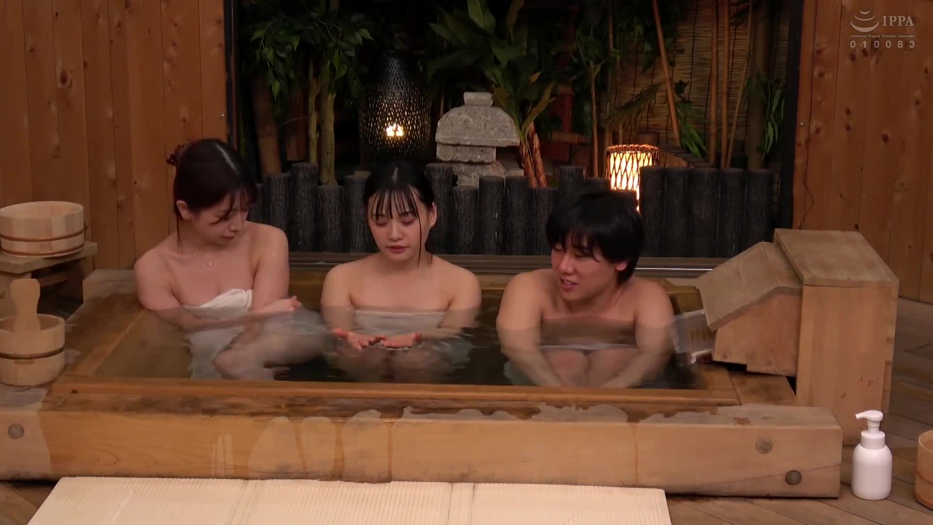 一般男女監控AV，正在出差的三名社會人男女在溫泉浴池中挑戰激烈任務！心地善良的巨乳女上司！能否幫忙清洗處男部下的包皮陰莖？被敏感龜頭泡沫清洗後，部下的陰莖完全勃起，讓女上司的陰道感到火熱！然後他們就這樣回到公司… - AV大平台 - 中文字幕，成人影片，AV，國產，線上看