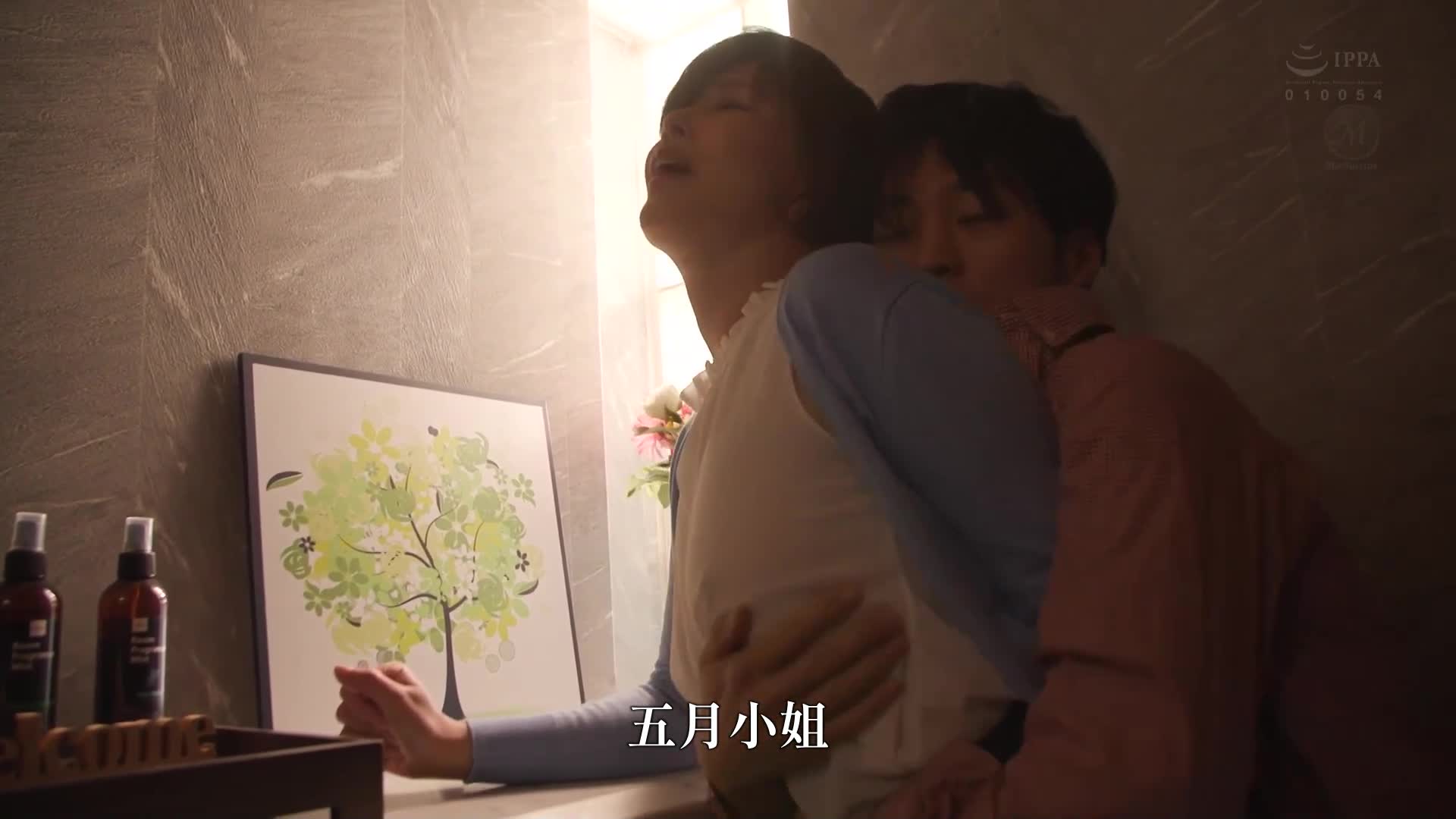 一位總是穿著無胸罩透視美乳，無意識地誘惑著我，從一次意外開始的濃密不倫故事，友人的母親。桐岡五月 - AV大平台 - 中文字幕，成人影片，AV，國產，線上看
