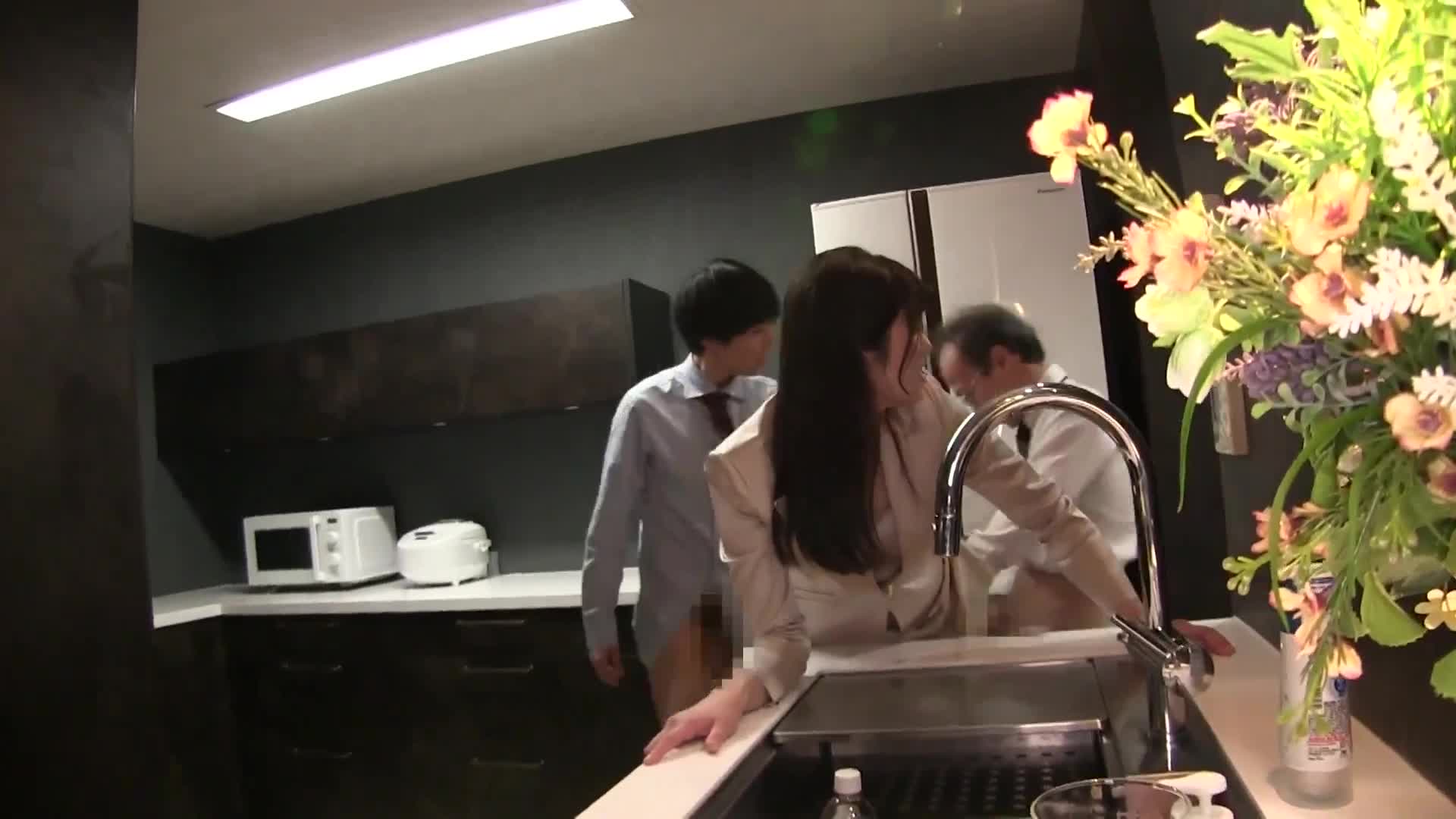 太太淋浴專屬沙龍！身高較高屁股大的妻子開了鄰里按摩沙龍，她是天然淫賤的順從性感服務，每天都大受歡迎！淋浴射精！OL制服俱樂部外傳 沙月文乃 - AV大平台 - 中文字幕，成人影片，AV，國產，線上看