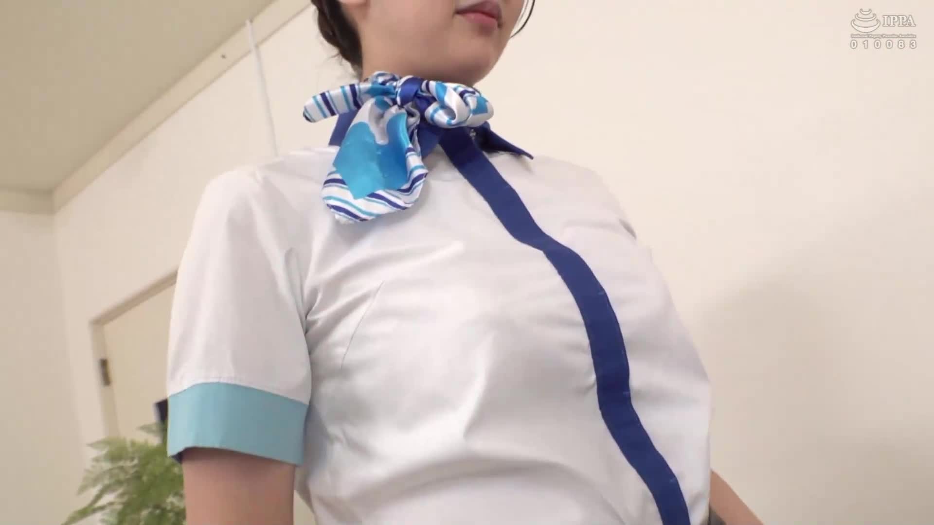 一般男女監控AV 飛行回程中的美腿空姐限定 170公分以上的高個子機艙服務員第一次與低個子處男男孩進行身高差性愛！溫柔款待帶著自卑感的矮個男孩的空中女神展示黑色絲襪美腿，騎乘位讓他痙攣高潮！最後達到最高潮的空姐... - AV大平台 - 中文字幕，成人影片，AV，國產，線上看