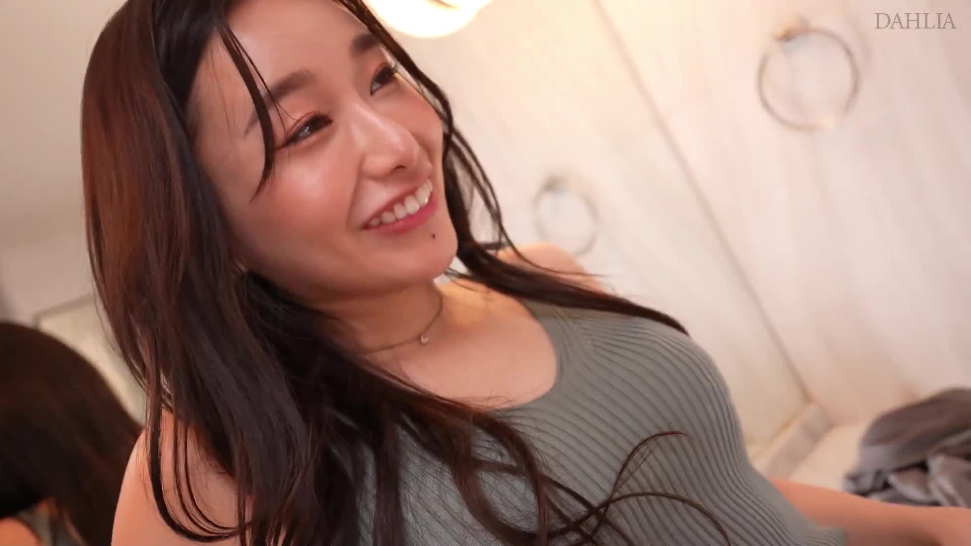 妻子大親友在夜間泳池逆NTR『脫下來后穿上模特般的比基尼造型讓我興奮並勃起被發現…無法抵抗笑容誘惑多次偷情中出。』 三葉千春 - AV大平台 - 中文字幕，成人影片，AV，國產，線上看