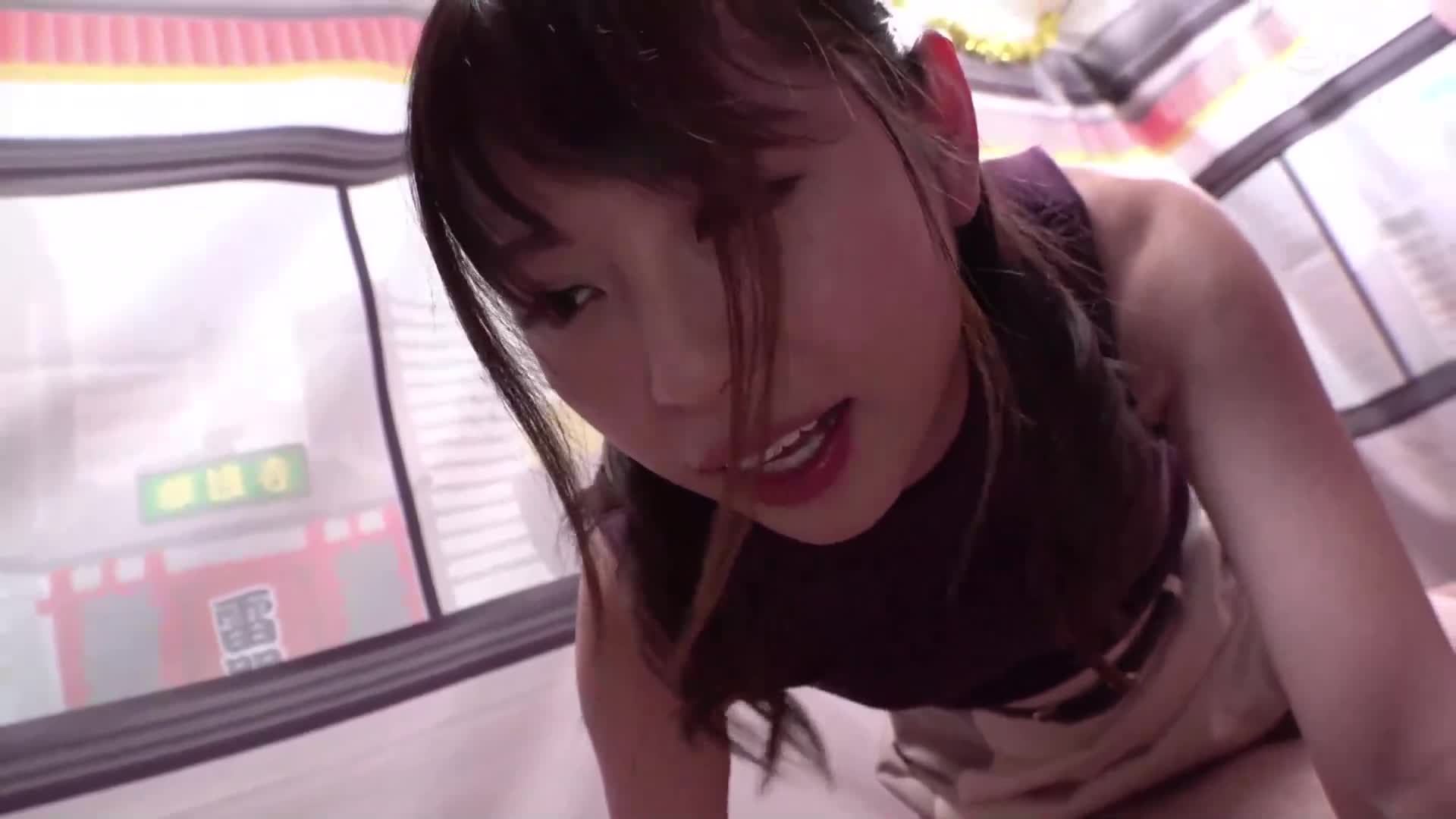 想要被那雙漂亮又長長滑溜的美腿踩踏、踢踹，然後射精。甜美的虐待、屈尊腳交最佳選擇。 - AV大平台 - 中文字幕，成人影片，AV，國產，線上看