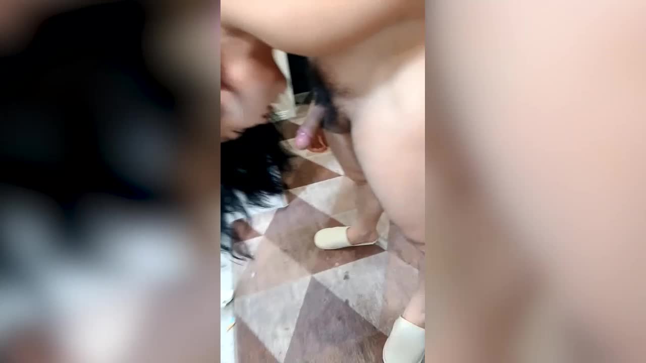 黑絲露臉好多風騷小姐妹跟大哥們玩群P，全程露臉黑絲誘惑淫聲蕩語聽指揮，口交大雞巴吃奶舔逼摳穴各種爆草 - AV大平台 - 中文字幕，成人影片，AV，國產，線上看