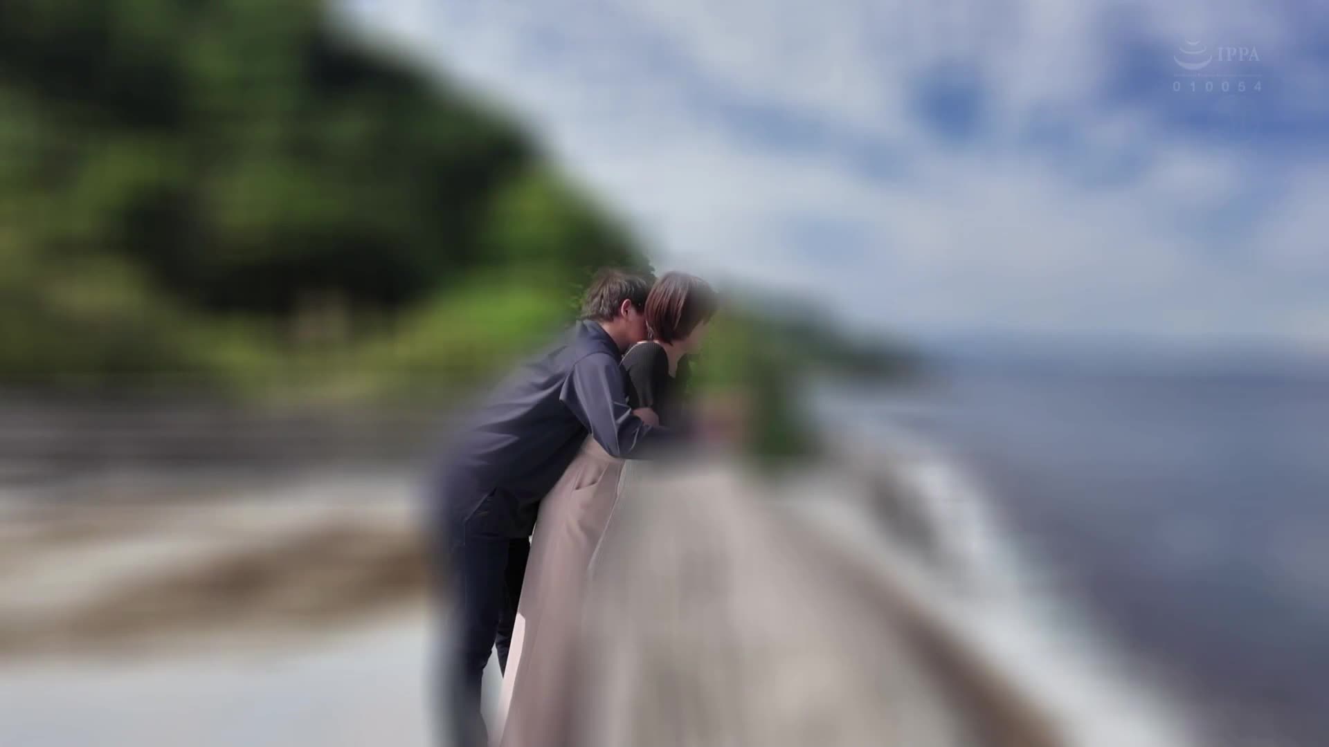 慶祝出道十周年紀念，全力以赴地享受這個永遠不會再來的時刻。沉浸在肉慾中的「藍」色海洋，將向井藍完全暴露在一場為期一晚兩天的無節制中出旅行中。 - AV大平台 - 中文字幕，成人影片，AV，國產，線上看