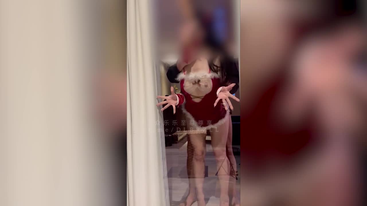 FansOne鄭原創(Zzz666)台中女教練，聖誕系列，完美腰臀比跪地口交，貼玻璃性感後入，第一視角沙發女上欲罷不能 - AV大平台 - 中文字幕，成人影片，AV，國產，線上看