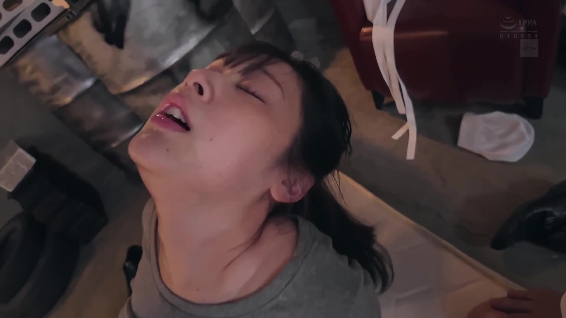 街上的犯罪者，外表是超人氣甜點店，內裡卻是超惡劣的強姦店。【流出影片】大學二年級19歲的招牌女孩凪沙。 - AV大平台 - 中文字幕，成人影片，AV，國產，線上看