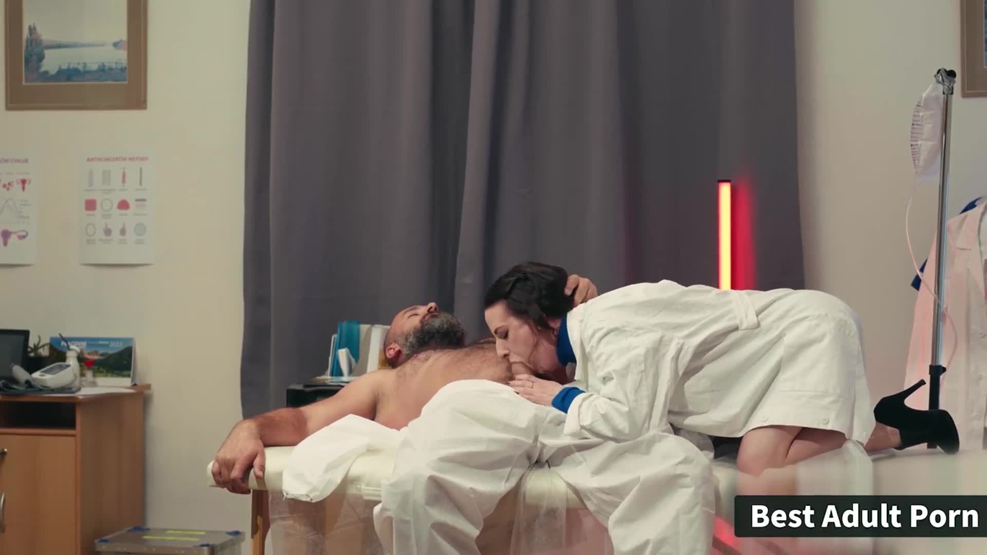 被兒子的醫生女友生殖檢查 - AV大平台 - 中文字幕，成人影片，AV，國產，線上看