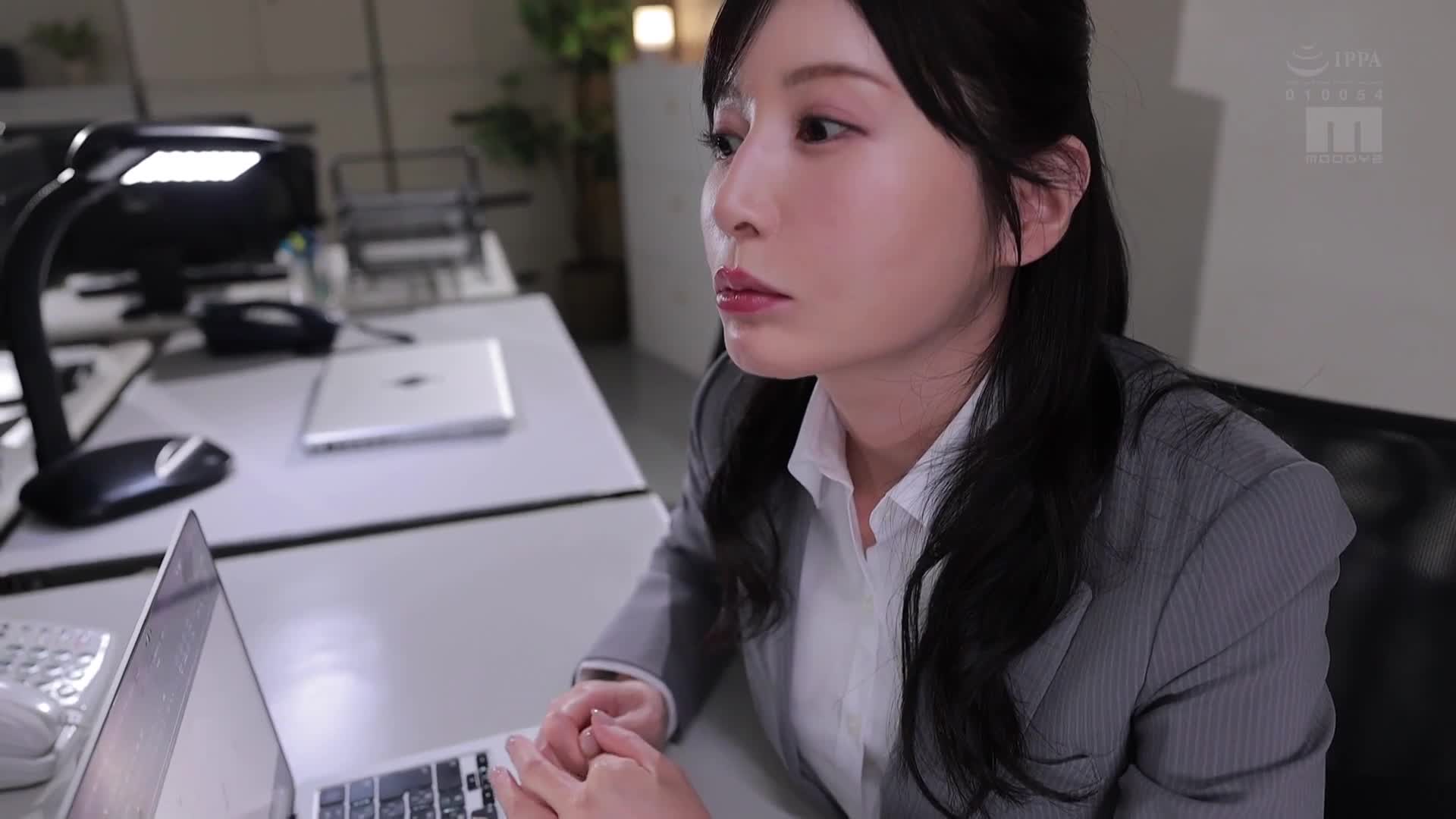 哎呀！？竟然在這種地方幫我解決？被引誘之後，被逼得無法忍受，一直到陽具快要變成怪物的地步，我只能放棄自己的戰鬥技術，放棄吸食姐姐佐佐木明希的戀愛。 - AV大平台 - 中文字幕，成人影片，AV，國產，線上看