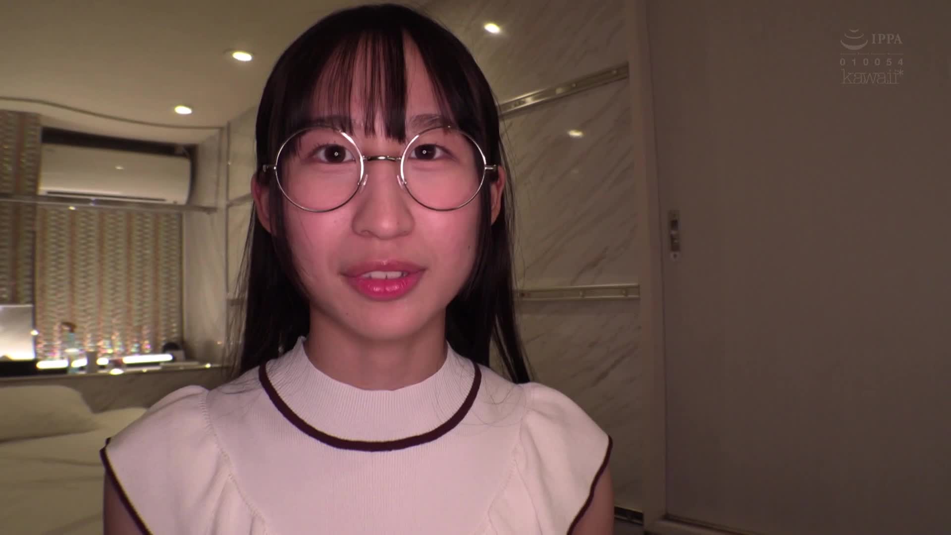 日本一聰明的大學史上最華奢的變態少女，理性飛走AV出道，就讀T大學文科系，美術社團成員。白鳥怜 - AV大平台 - 中文字幕，成人影片，AV，國產，線上看