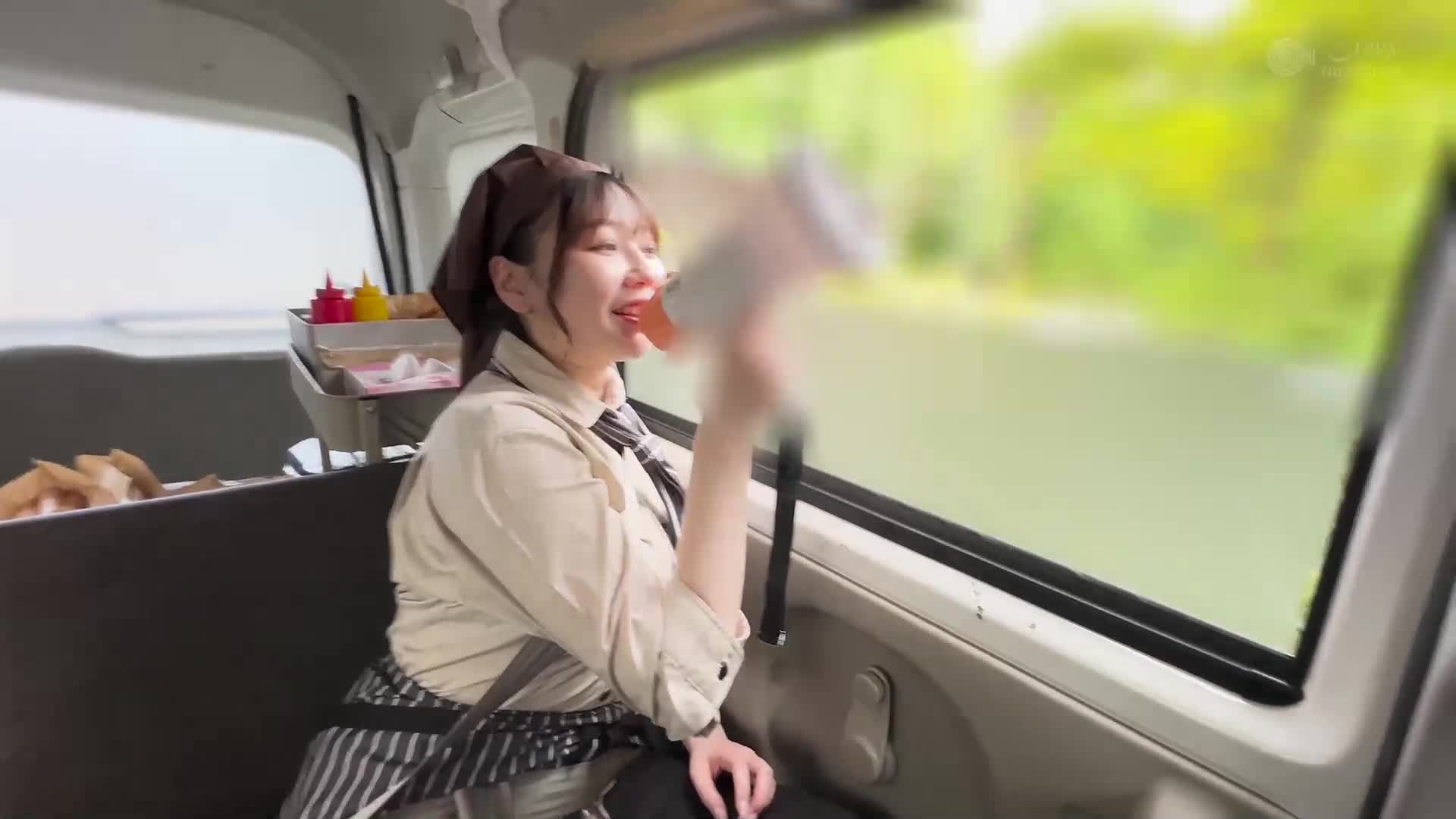 熱門 AV 女優挑戰！在潮吹攤位賣熱狗！逢月日葵 小坂向日葵 - AV大平台 - 中文字幕，成人影片，AV，國產，線上看