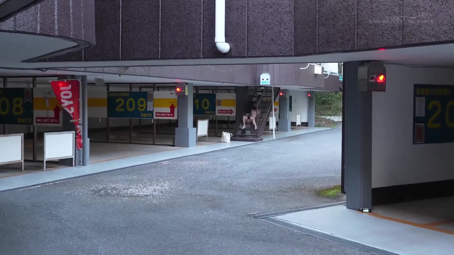 平日下午2點，一位41歲的專業主婦，悄悄在戶外進行露出性行為，不讓丈夫知道 - 小泉玖美 - AV大平台 - 中文字幕，成人影片，AV，國產，線上看