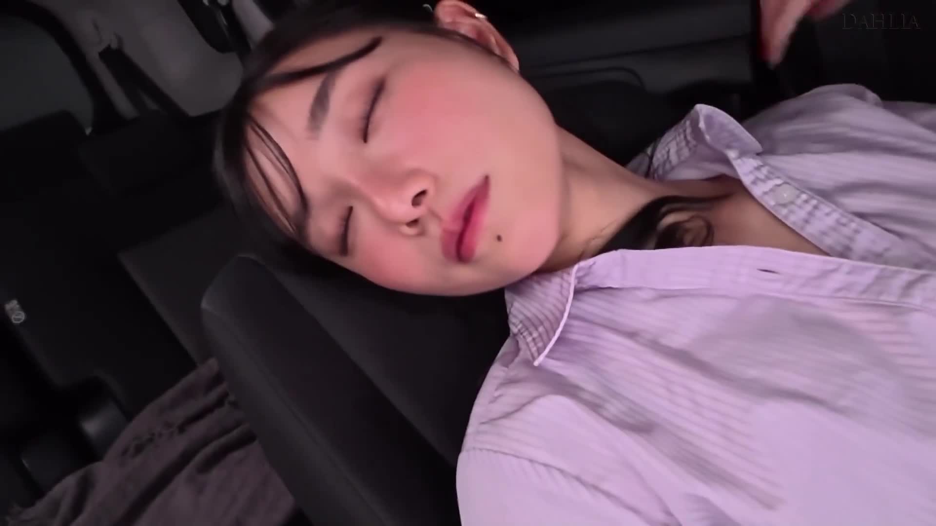 [AI解碼版]「太幸運了！喝了之後什麼都不記得了。」新婚OL穿著緊身肉厚西裝被侵犯並一切不記得NTR達成！！ 三葉千春 - AV大平台 - 中文字幕，成人影片，AV，國產，線上看