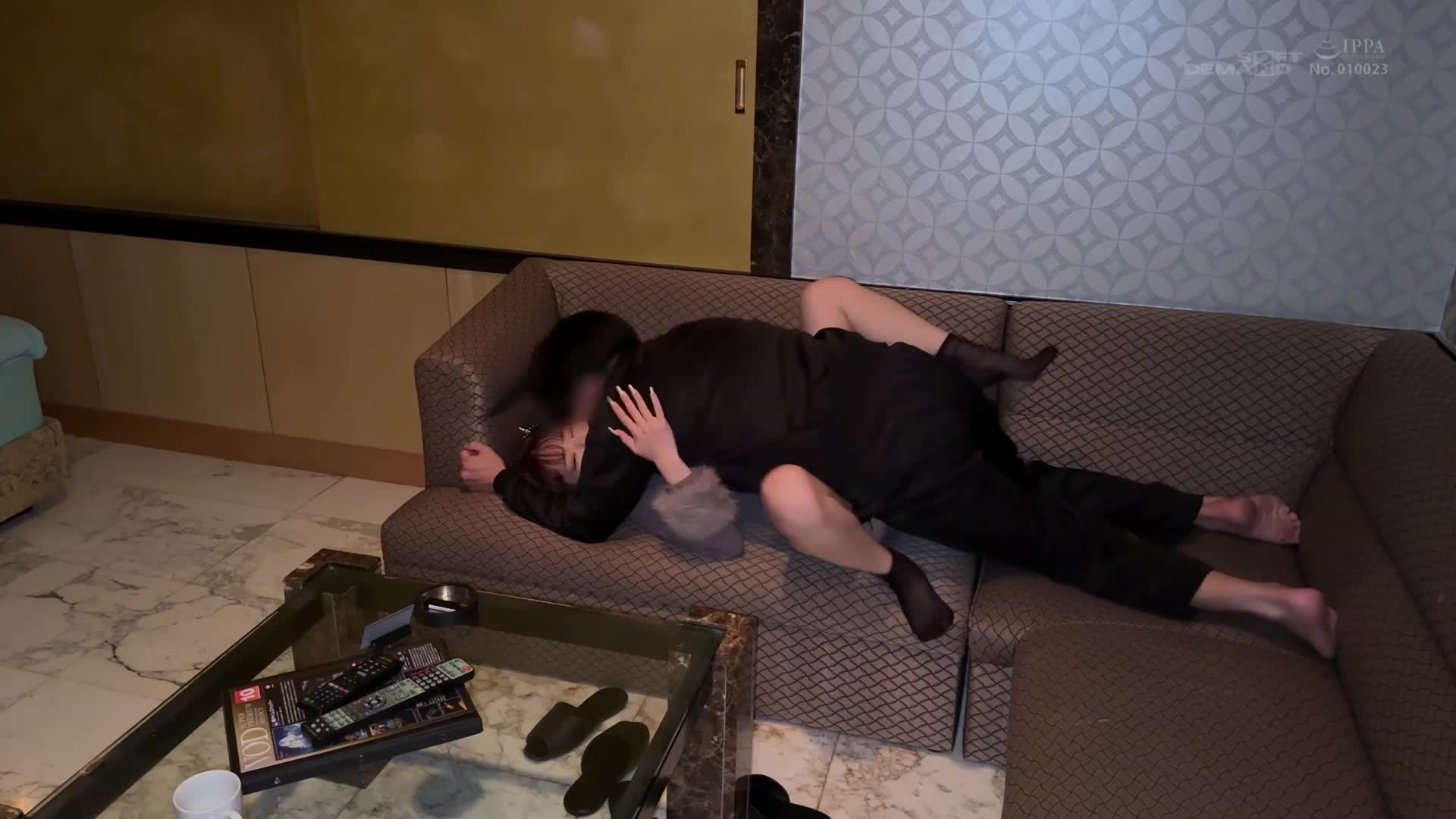 首次在內射中注入10次濃厚精子。【未經本人允許的中出光】『請盡情幹翻在六〇木著名沙龍工作的美女』 - AV大平台 - 中文字幕，成人影片，AV，國產，線上看