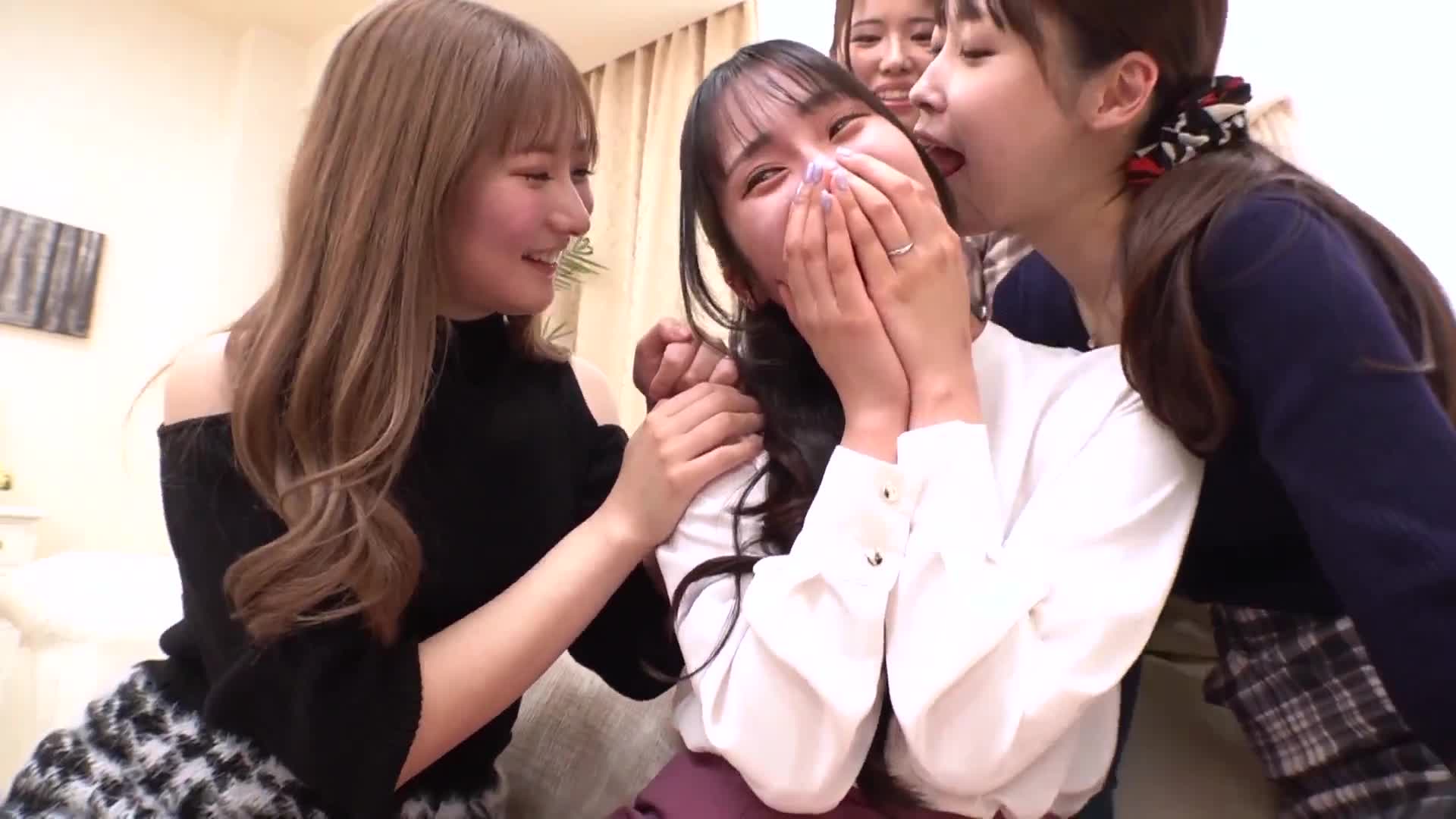 太太們在家舉辦媽媽朋友聚會，從女同性戀王者遊戲變成女王遊戲！ - AV大平台 - 中文字幕，成人影片，AV，國產，線上看