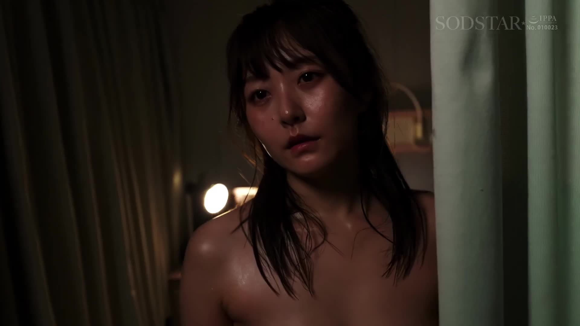 受歡迎的院內活力使者護士A（26歲），被結婚的醫生Y下了神秘的維生素藥物，讓他們沉浸在性愛中。對於喜愛青空光的人來說，這種騎乘位成癮者讓他們流著口水迷糊不清。 - AV大平台 - 中文字幕，成人影片，AV，國產，線上看