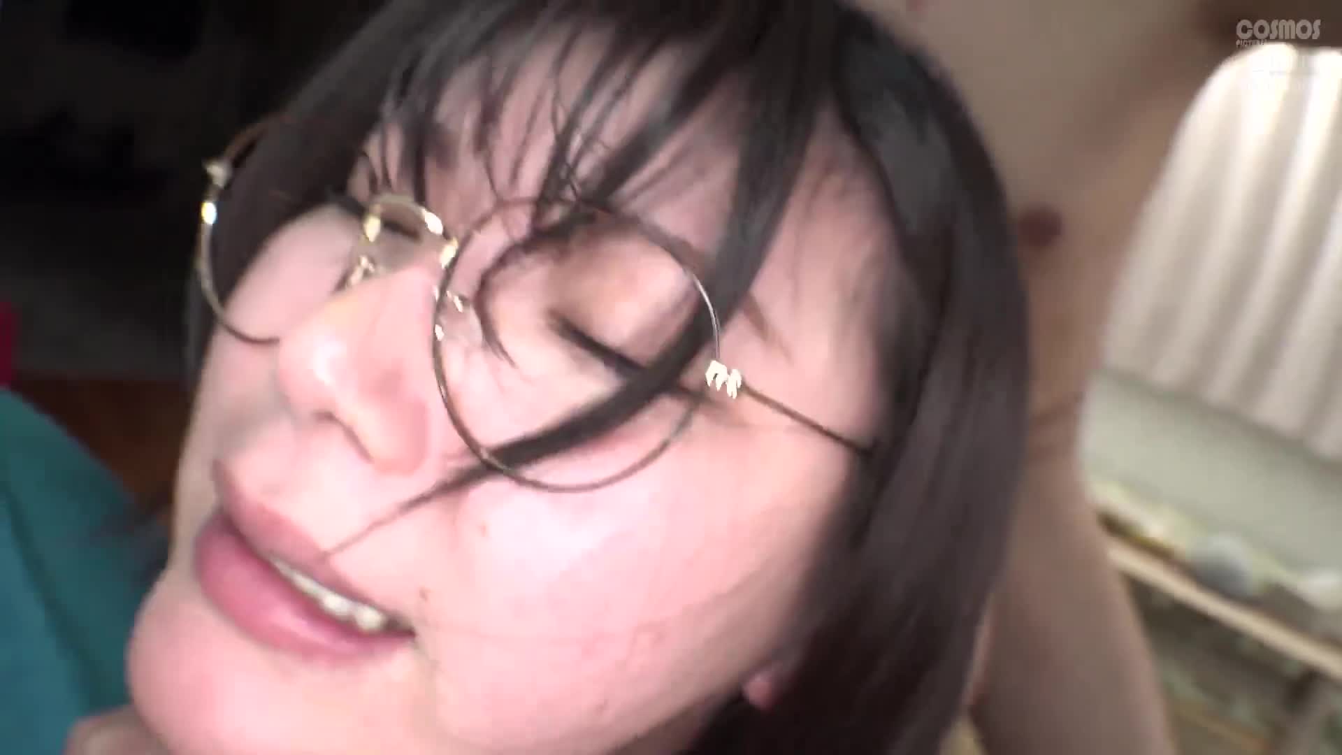 沒有女友的窮困自己只有充裕的性慾和便宜公寓，沒有去風俗店的錢，而年輕女孩不擅長與…..所以抓住了看起來溫順的人妻進行性愛，結果她的性慾比我還強烈！！（假名）仁科夫人 - AV大平台 - 中文字幕，成人影片，AV，國產，線上看