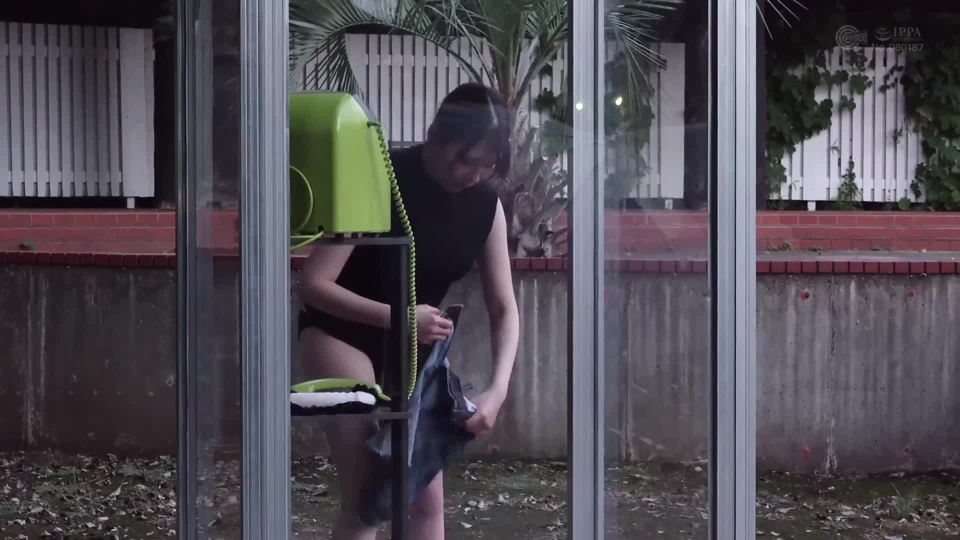 公共電話亭360度 爆乳素人 聽乳頭挑戰 - AV大平台 - 中文字幕，成人影片，AV，國產，線上看