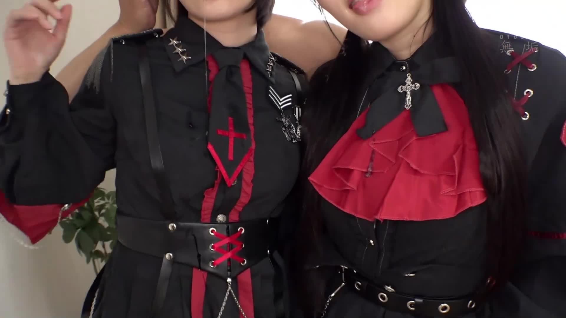 [AI解碼版]新人服裝的感情好2人組。百合包挾而狂亂發情的線下聚會穿衣交配 - AV大平台 - 中文字幕，成人影片，AV，國產，線上看