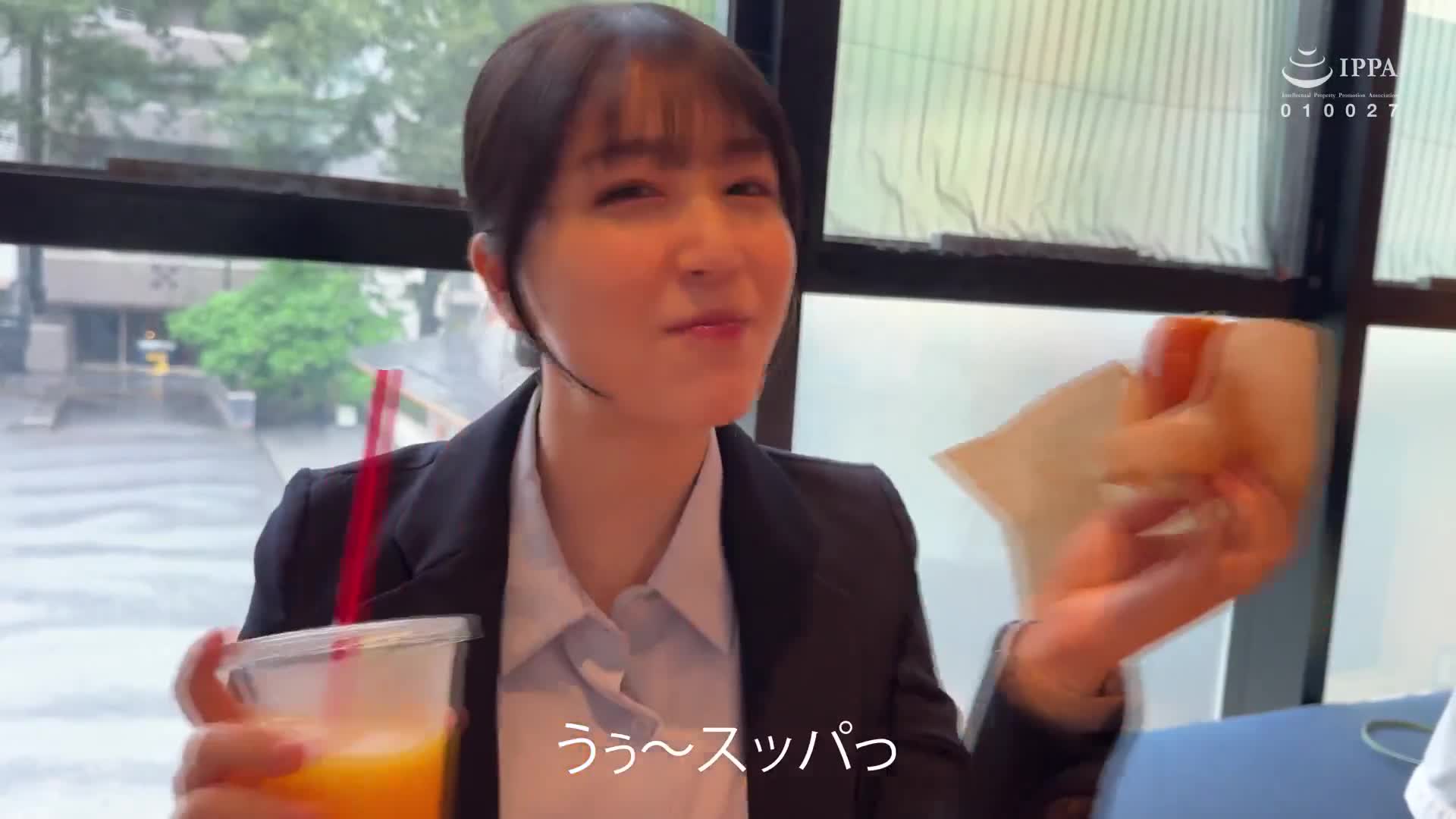 【偶像的後輩】常常笑容滿面的假天真女孩 後輩OL的性愛影片曝光 真白風羽里 - AV大平台 - 中文字幕，成人影片，AV，國產，線上看