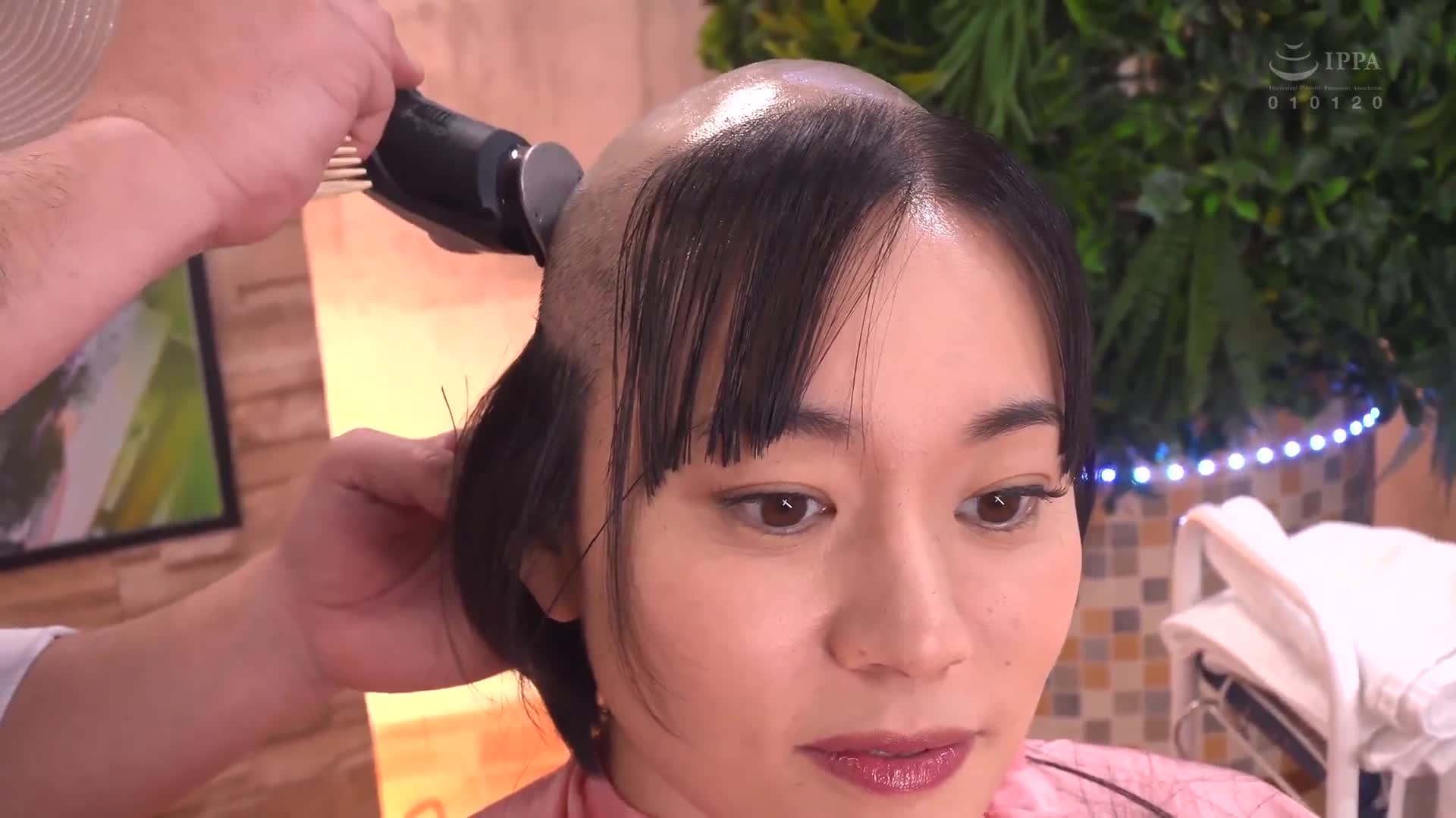 妄想物品究極進化系列 無恥色情洗腦應用程式衍生 真開頭編 ～遭遇不幸變成無恥的光頭，洗腦進行並進行羞恥表演的女性改變～ - AV大平台 - 中文字幕，成人影片，AV，國產，線上看