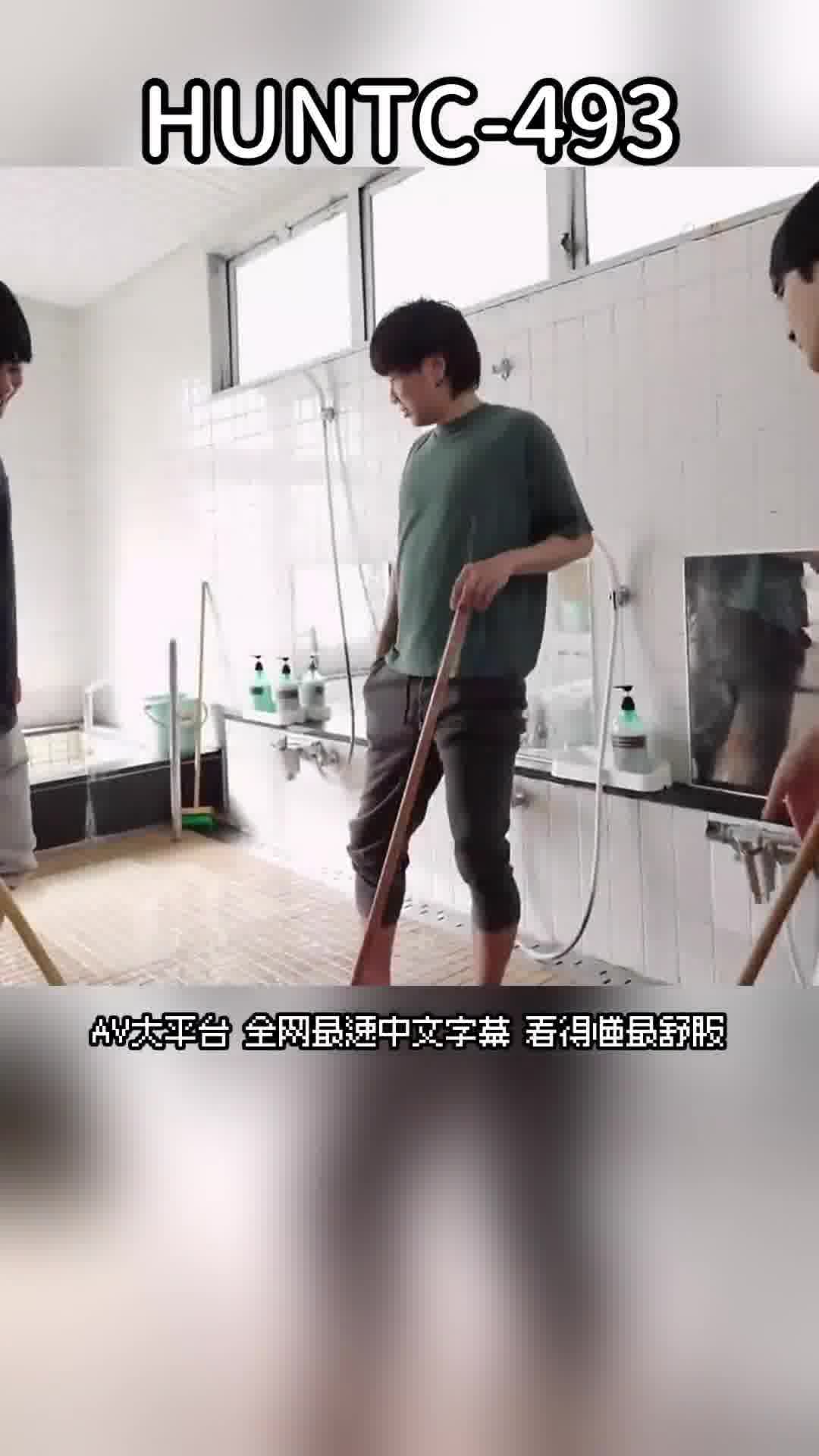 HUNTC-493度假女孩都是只想約砲的女孩！在度假勝地放鬆的女孩們開放性十足！就算是不受歡迎的我也能和可愛的女孩玩樂無窮！無論是上班時還是休息時，甚至回到宿舍…除了喝酒或是做愛，別無他事！住宿伙食齊全，高收入，工作內容就是與性愛相伴的絕佳打工機會！ - AV大平台 - 中文字幕，成人影片，AV，國產，線上看